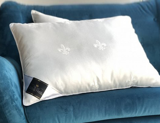 Подушка Trois Couronnes Mao M