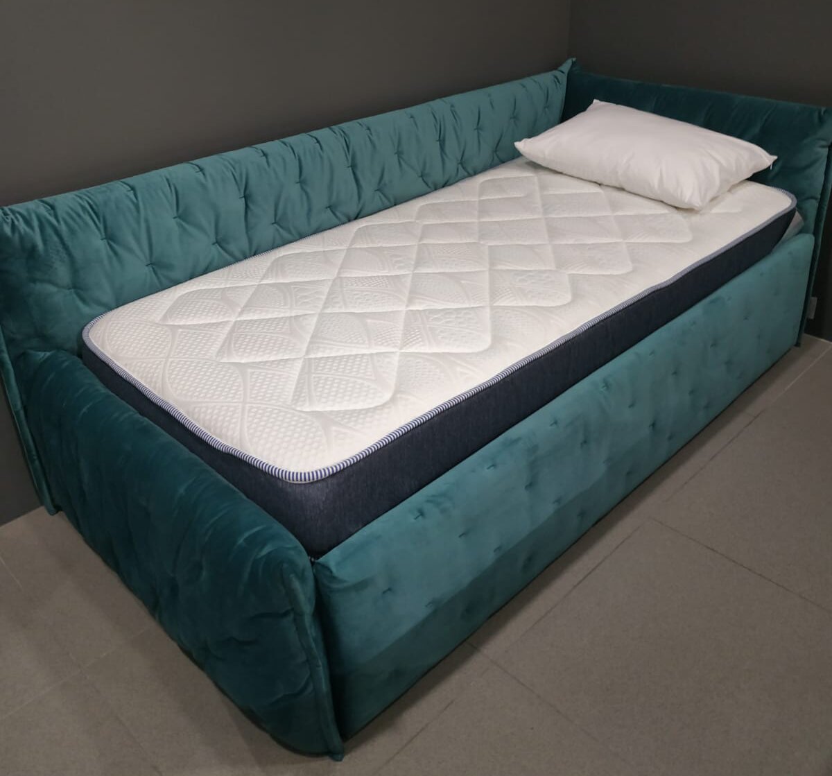 ALFABED CLUB Style Right Side cu locul de dormit extensibil disponibil Roxy	7