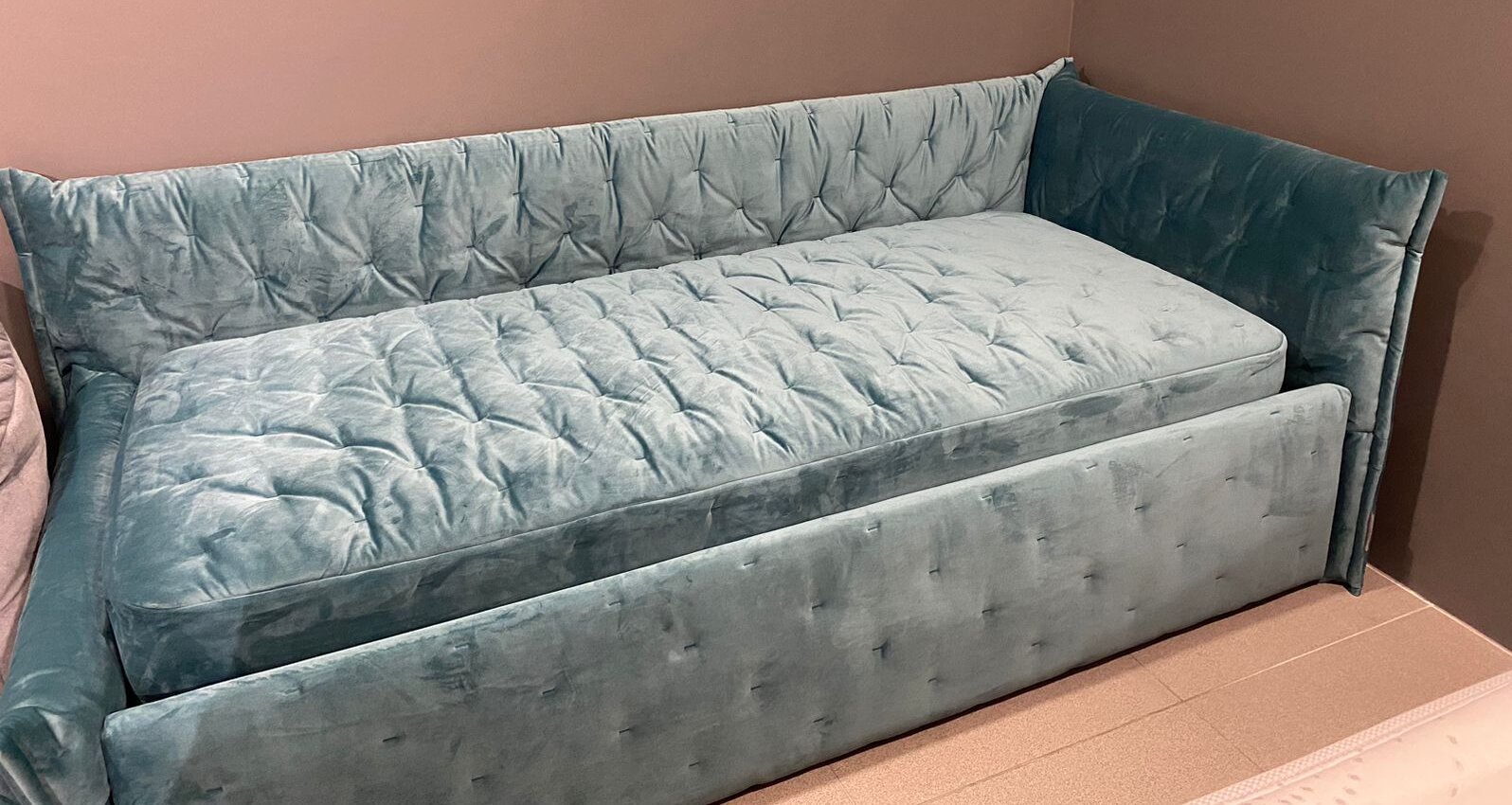 ALFABED CLUB Style Right Side cu locul de dormit extensibil disponibil Roxy	6