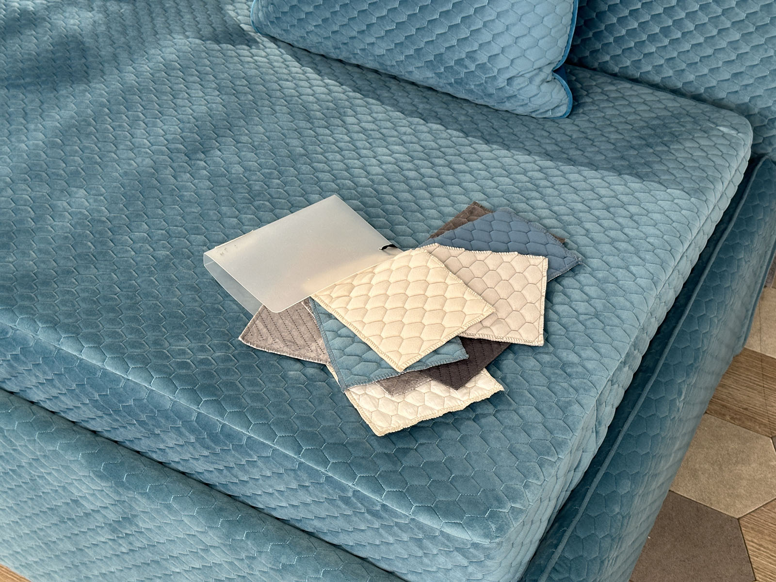 Alfabed Roxy Boby Style Left Side cu locul de dormit extensibil disponibil 	5